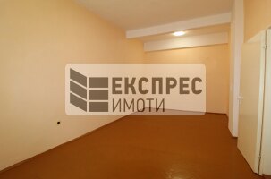  Büro, Center