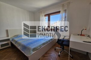 Обзаведен Четиристаен апартамент, Червен площад