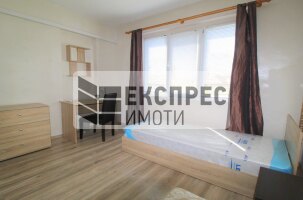Обзаведен Тристаен апартамент, Червен площад