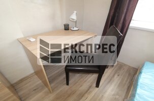 Обзаведен Тристаен апартамент, Червен площад