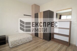 Обзаведен Тристаен апартамент, Червен площад