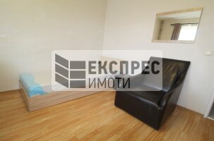 Обзаведен Тристаен апартамент, Червен площад