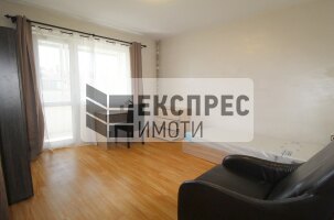 Обзаведен Тристаен апартамент, Червен площад