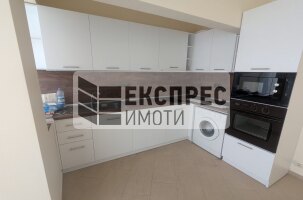 Полуобзаведен Четиристаен апартамент, Център