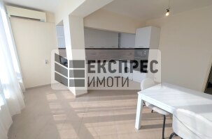 Полуобзаведен Четиристаен апартамент, Център