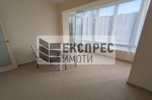 Полуобзаведен Четиристаен апартамент, Център