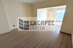 Полуобзаведен Четиристаен апартамент, Център