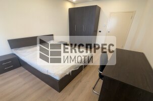 Полуобзаведен Четиристаен апартамент, Център