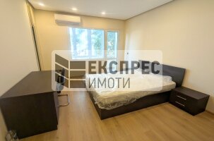 Полуобзаведен Четиристаен апартамент, Център