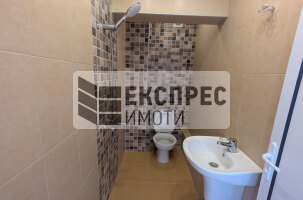 Полуобзаведен Четиристаен апартамент, Център