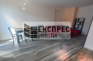 Обзаведен Тристаен апартамент, Окръжна болница