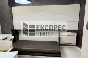 Обзаведен Офис, Център