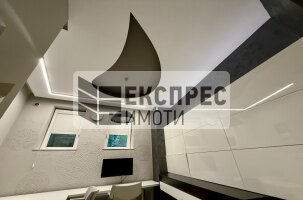 Обзаведен Офис, Център