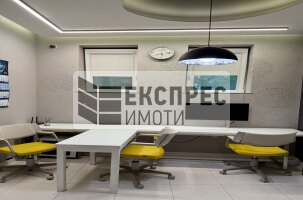 Обзаведен Офис, Център