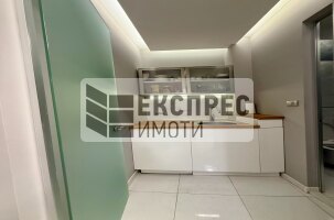 Обзаведен Офис, Център