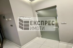 Обзаведен Офис, Център
