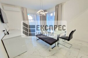 Нов, Обзаведен Тристаен апартамент, Център