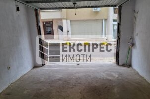ГАРАЖ Гараж, Левски