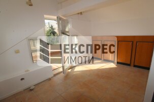 Нов, Луксозен, Обзаведен Тристаен апартамент, Окръжна болница