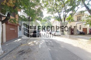 ДВОЙНО ПАРКОМЯСТО Гараж, Червен площад