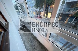 Обзаведен Тристаен апартамент, Окръжна болница