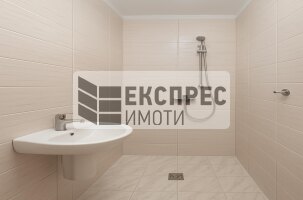 Обзаведен Тристаен апартамент, Окръжна болница