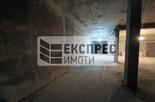 ДВОЙНО ПАРКОМЯСТО Гараж, Червен площад