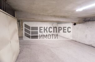 GARAGE Garage, Greek area