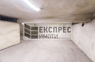 GARAGE Garage, Greek area