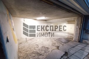 GARAGE Garage, Greek area