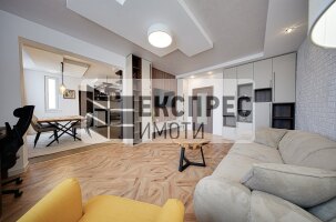 Нов, Луксозно Обзаведен Тристаен апартамент, Център