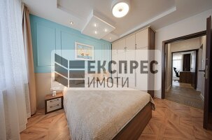 Нов, Луксозно Обзаведен Тристаен апартамент, Център