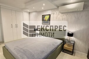 Нов, Луксозно Обзаведен Тристаен апартамент, Център