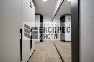 Нов, Луксозно Обзаведен Тристаен апартамент, Център