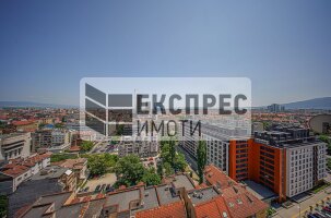 Нов, Луксозно Обзаведен Тристаен апартамент, Център