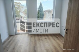 Необзаведен, Четиристаен апартамент, Център