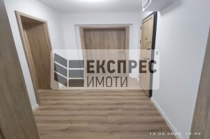 Необзаведен, Четиристаен апартамент, Център