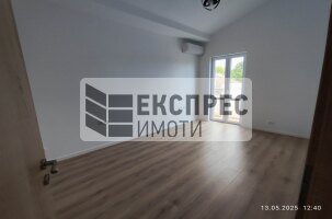 Необзаведен, Четиристаен апартамент, Център