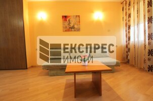 Обзаведен Тристаен апартамент, Окръжна болница