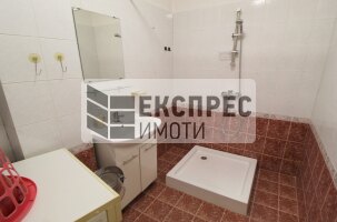 Обзаведен Тристаен апартамент, Окръжна болница