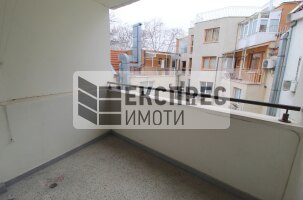 Обзаведен Тристаен апартамент, Окръжна болница