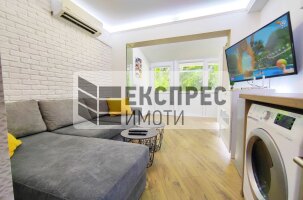  Studio, Regional hospital