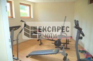 Полуобзаведен Тристаен апартамент, м-т Траката