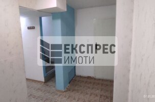  Commercial space, Farmers' Market