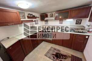 Обзаведен Тристаен апартамент, м-т Траката