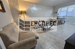 Обзаведен Тристаен апартамент, Червен площад