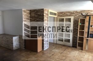 Полуобзаеден, Тристаен апартамент, Център