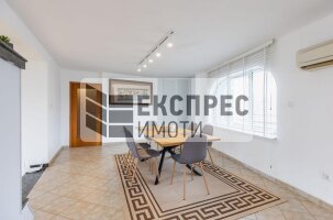 Luxury Penthouse, Greek area