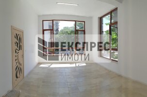  Офис, Левски