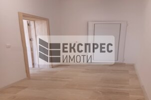  Офис, Левски